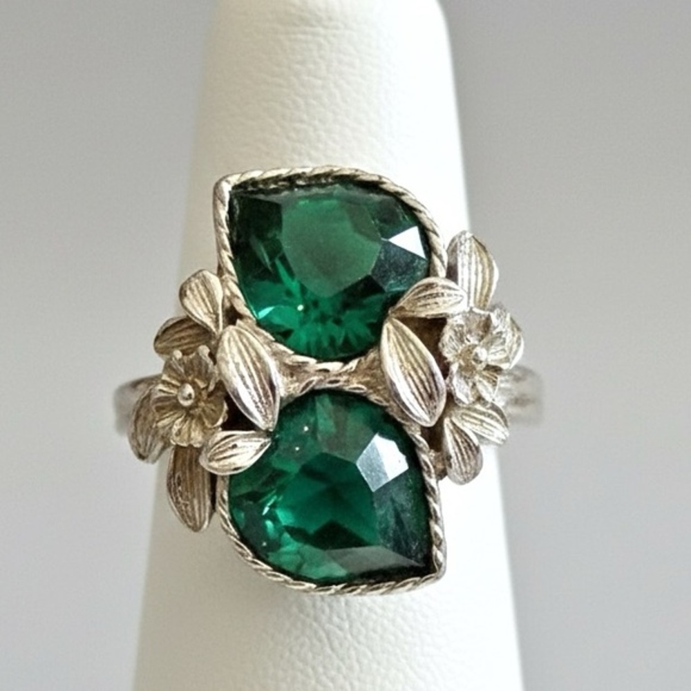 1960s Sarah Coventry Love Story Emerald Silver Tone Adjustable Statement Ring